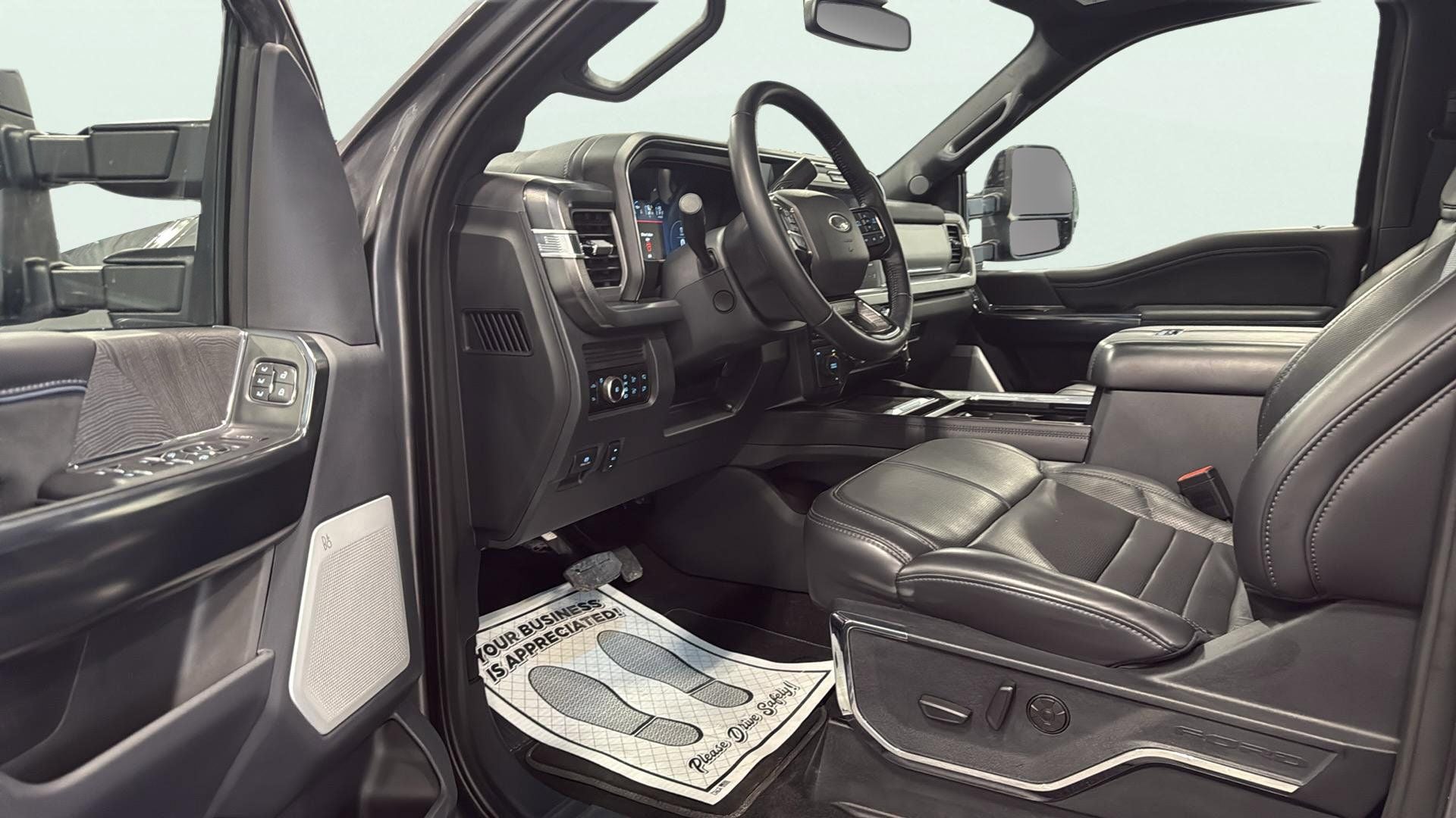 2025 Ford F-350SD Platinum DRW