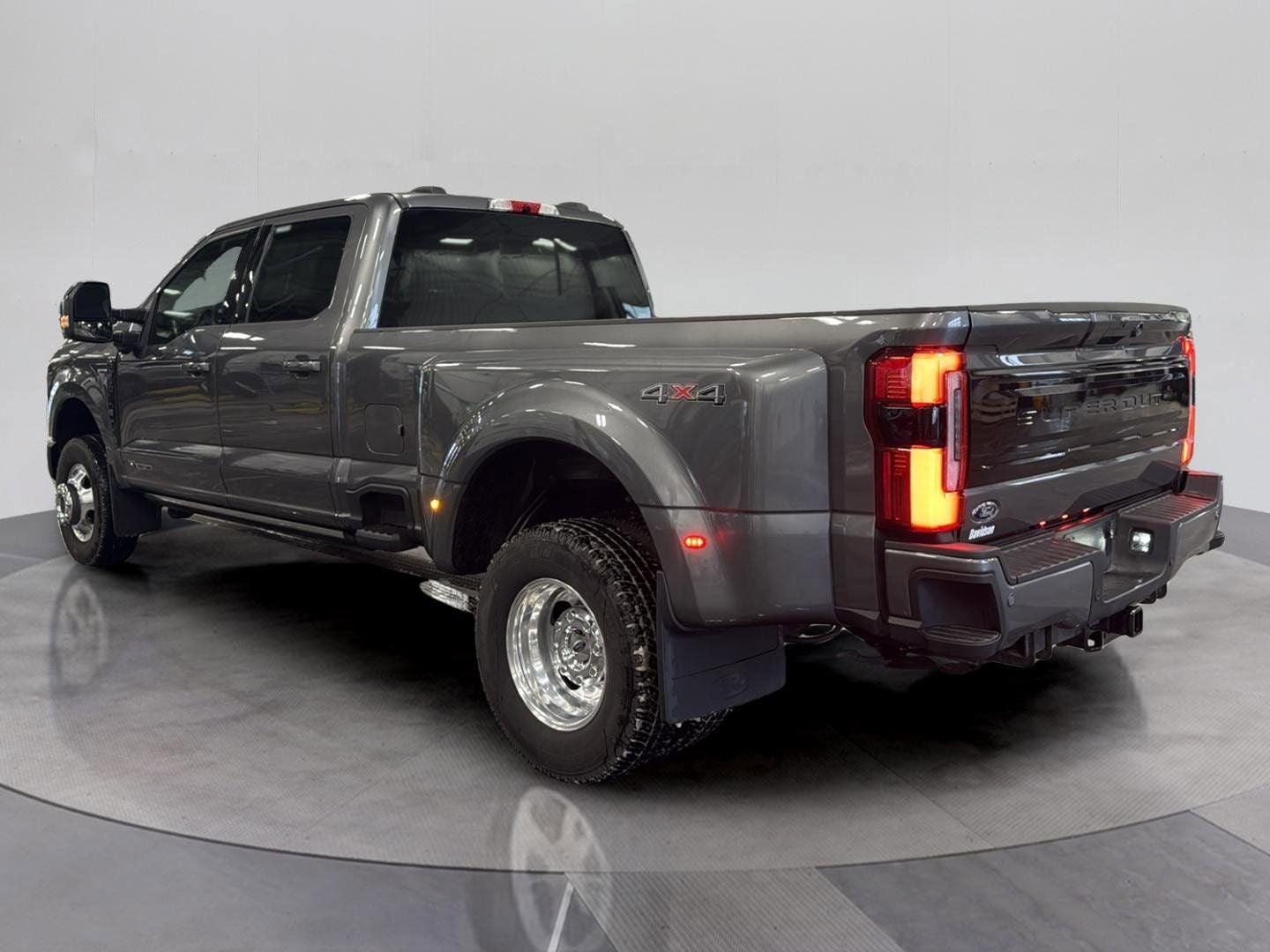 2025 Ford F-350SD Platinum DRW