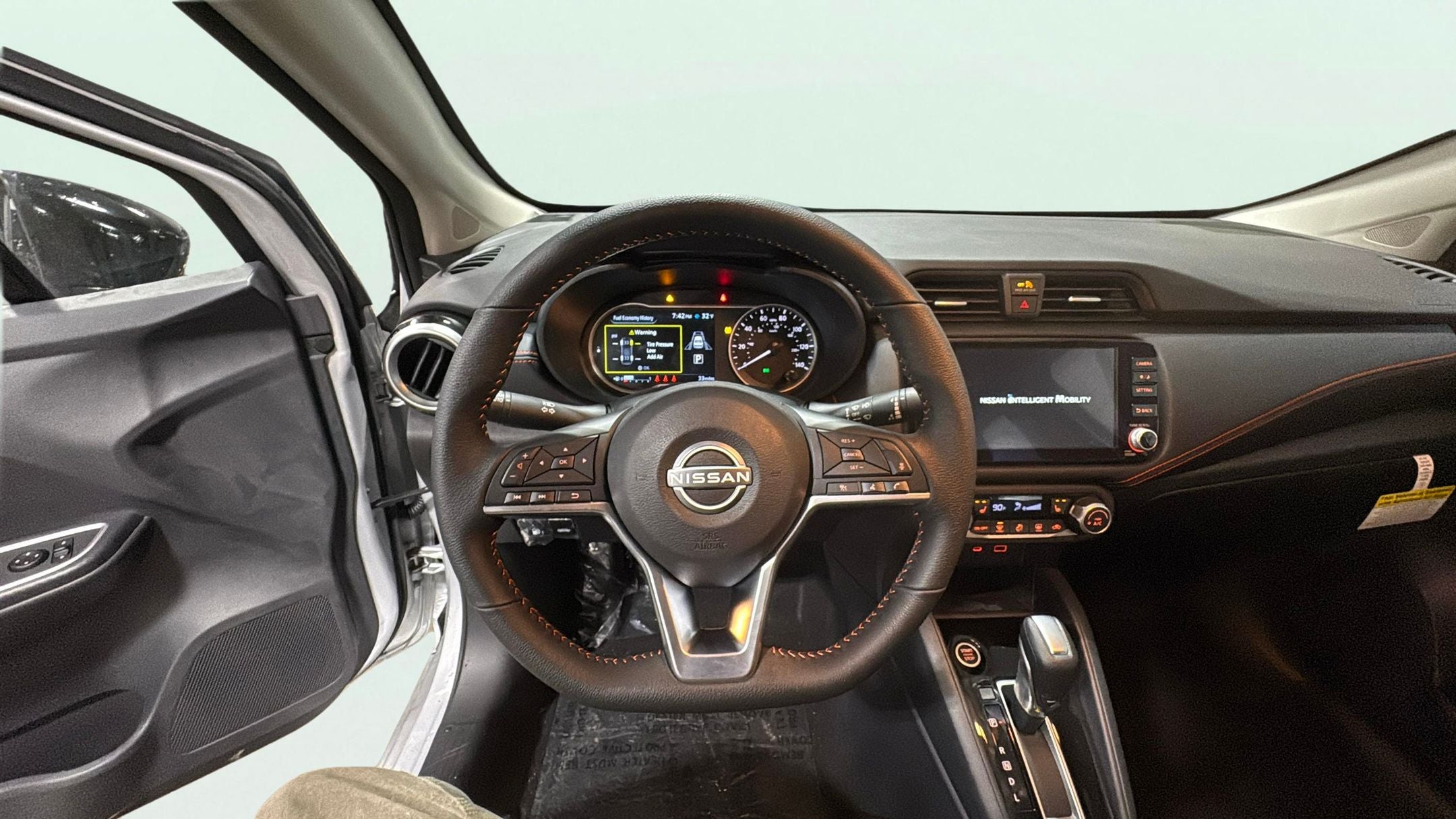 2025 Nissan Versa 1.6 SR