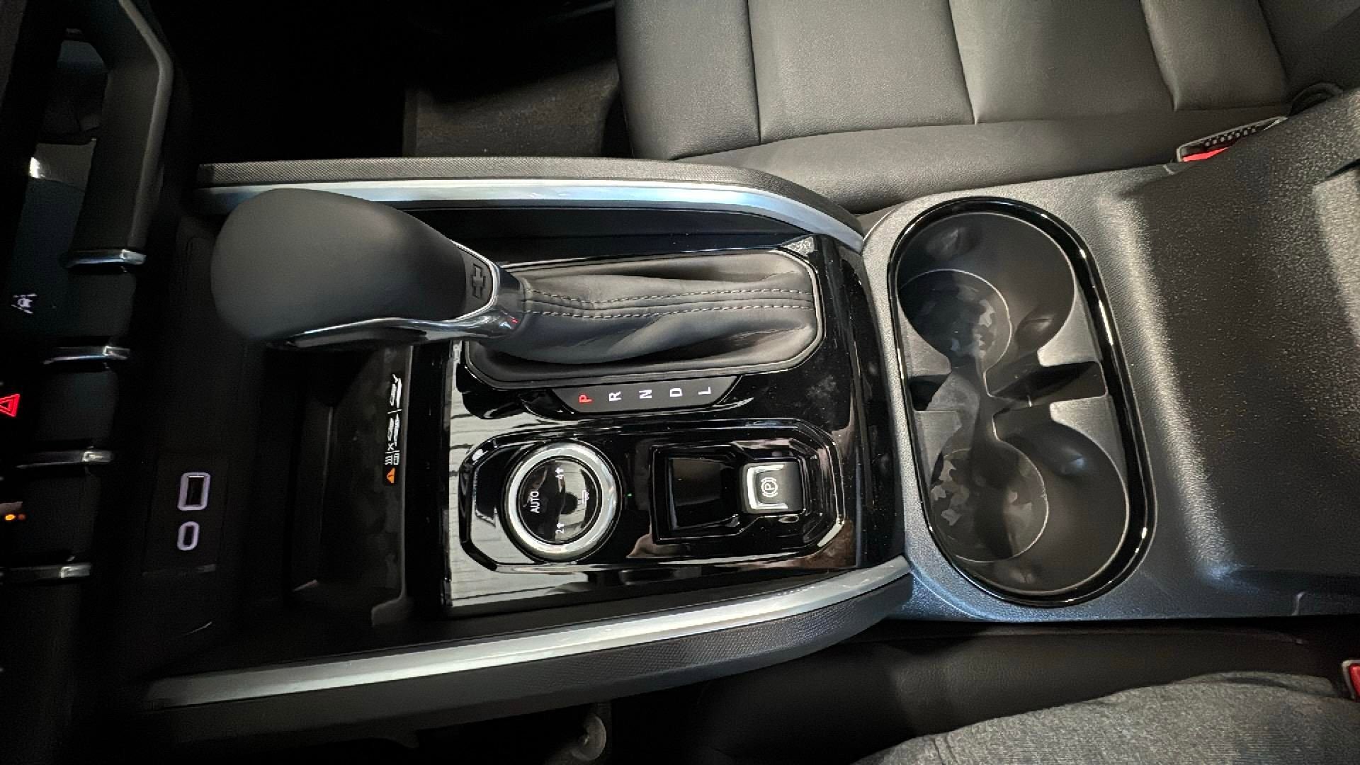 2025 Chevrolet Colorado WT/LT