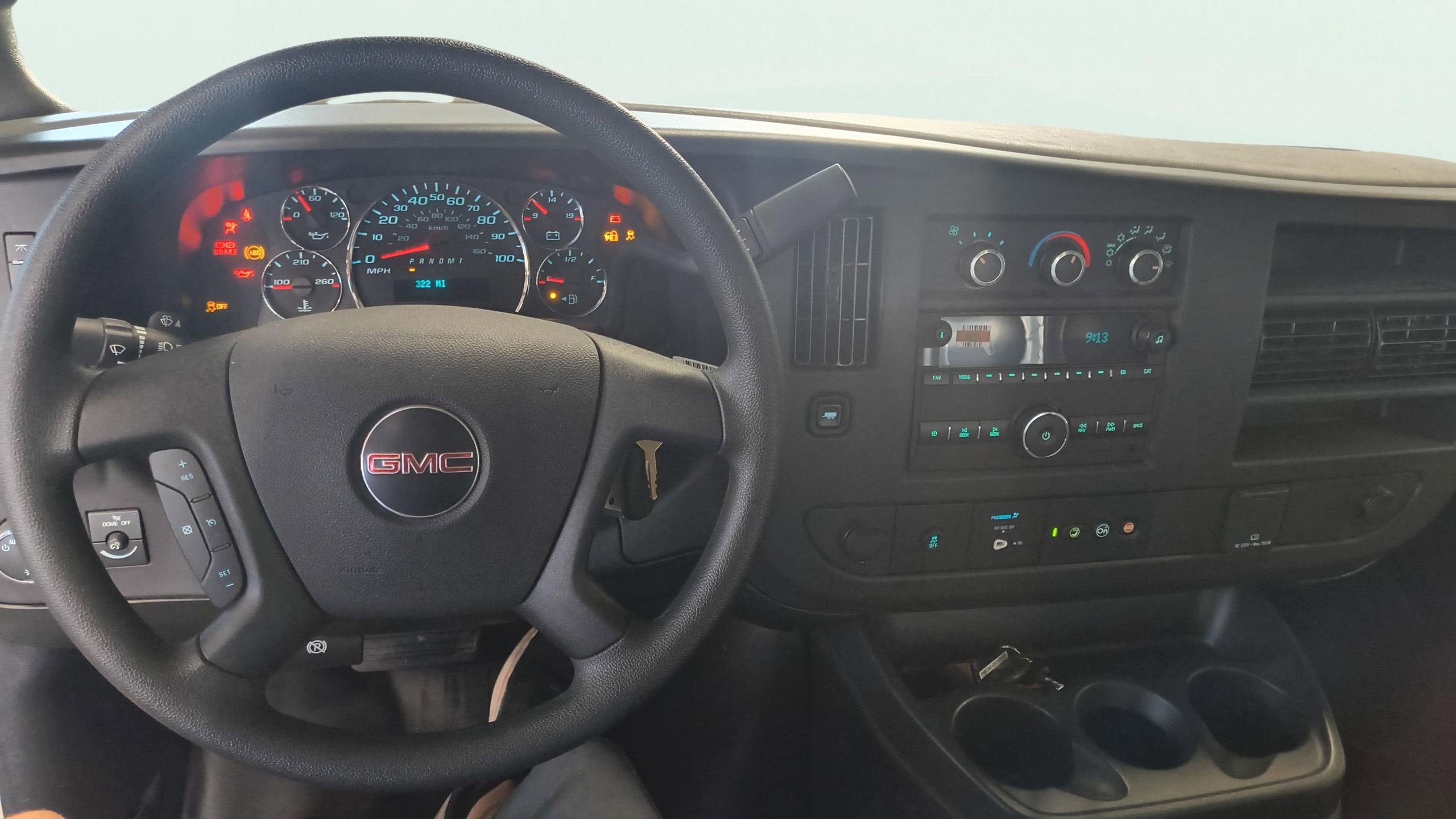 2025 GMC Savana Cutaway 3500 1WT