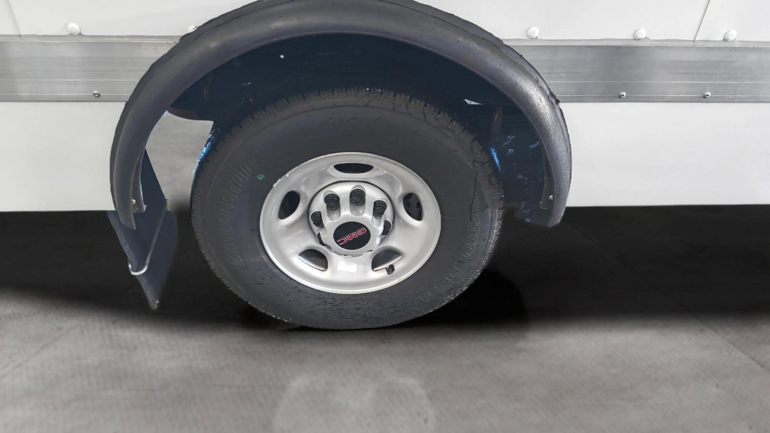 2025 GMC Savana Cutaway 3500 1WT