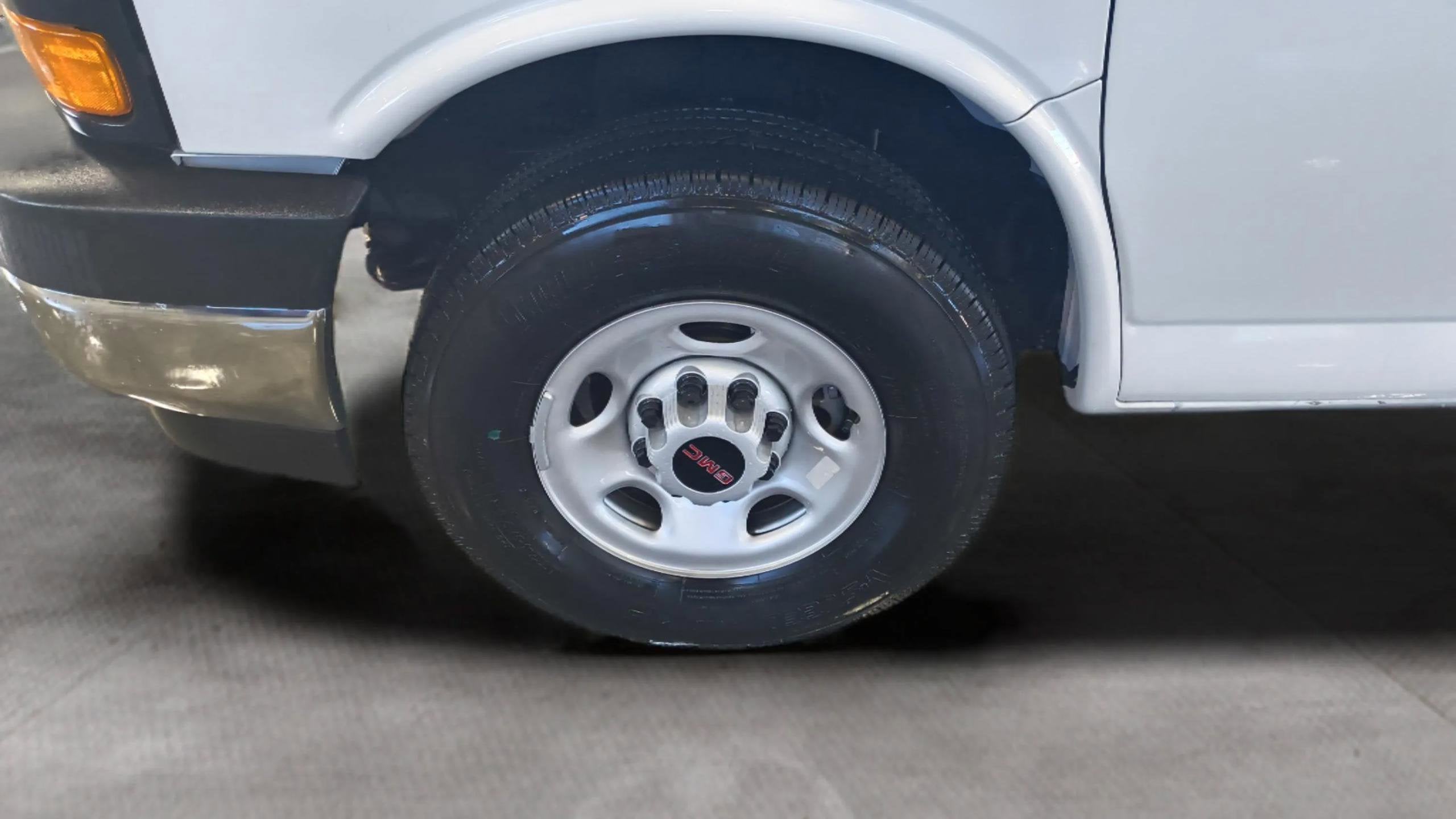 2025 GMC Savana Cutaway 3500 1WT