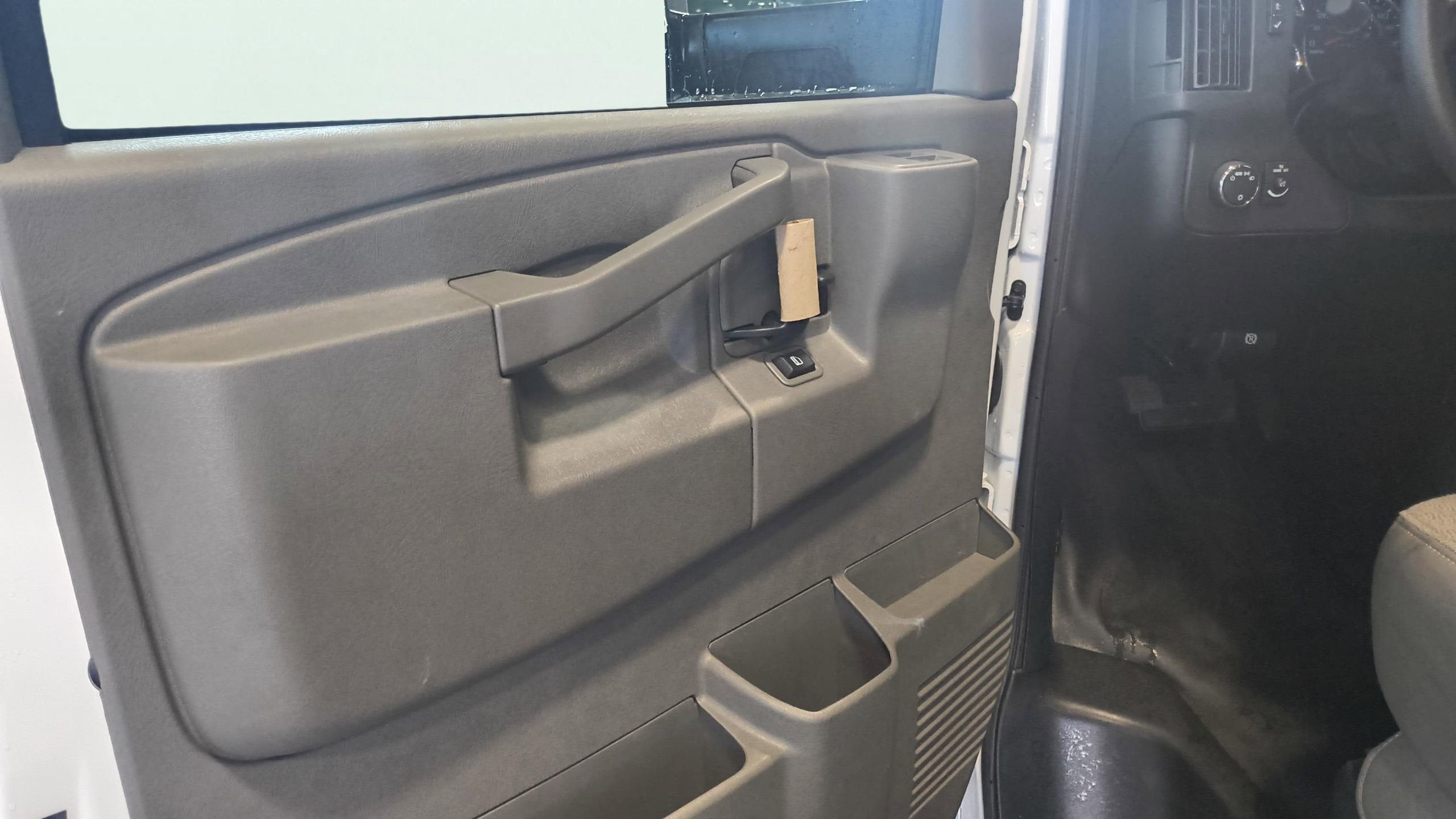 2025 GMC Savana Cutaway 3500 1WT