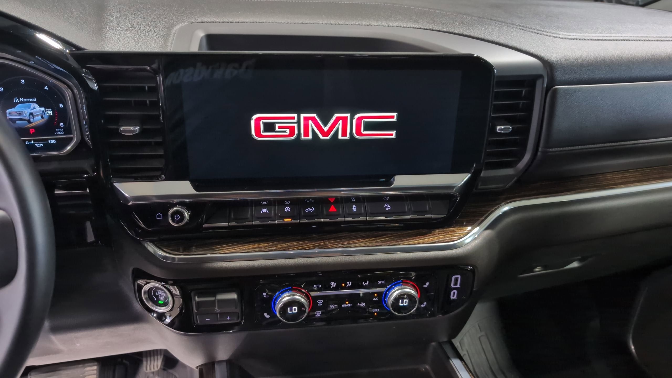 2025 GMC Sierra 1500 Elevation