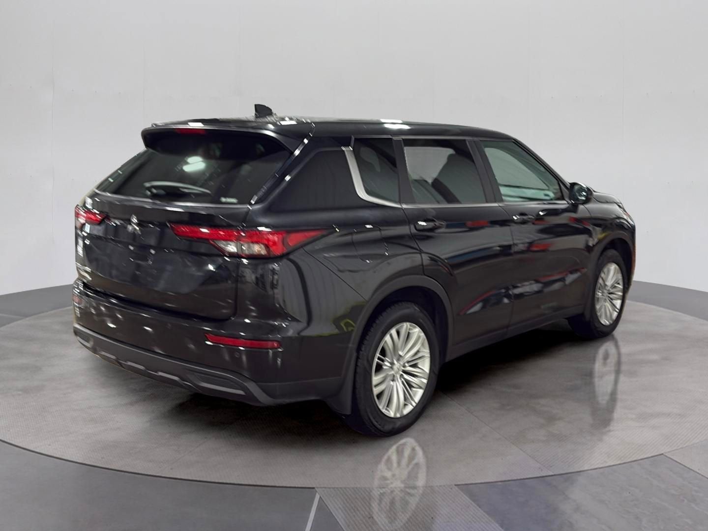 2022 Mitsubishi Outlander ES