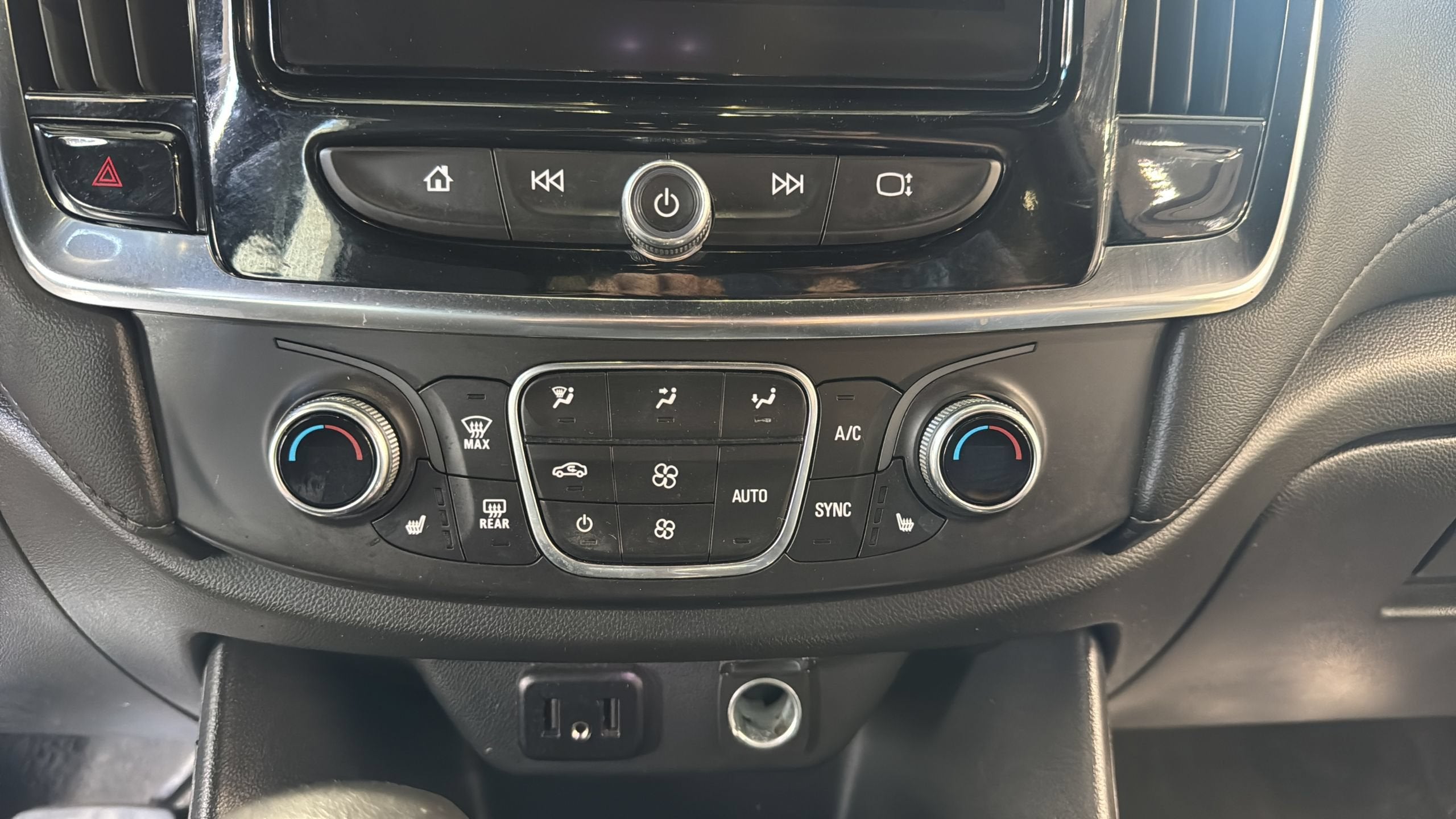 2024 Chevrolet Traverse Limited LT Cloth